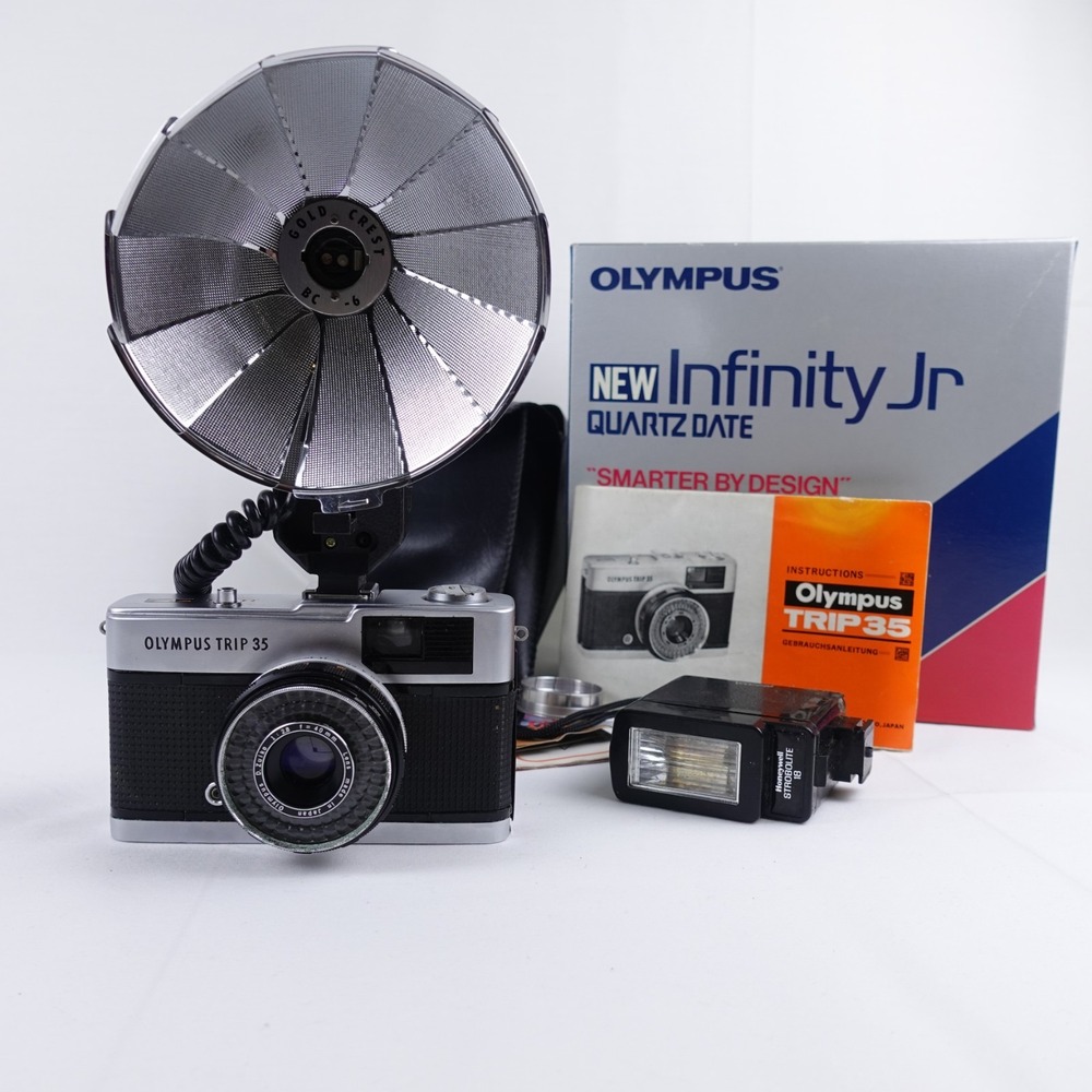 Olympus Trip 35 Vintage 35mm Film Camera D. Zuiko 40mm 2.8 Parts Repair UNTESTED